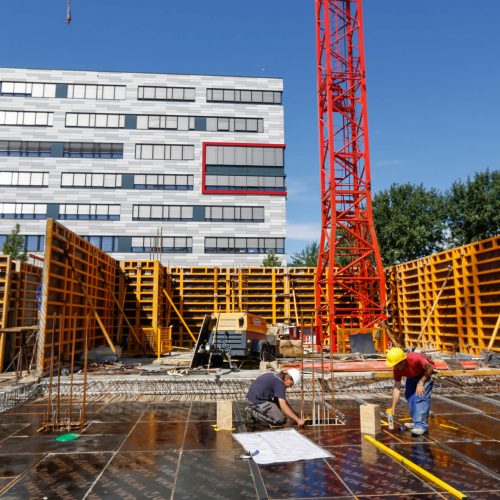 Zügiger Baufortschritt: Für das Ein- und Ausschalen von rund 850 m2 Decke benötigten vier Arbeiter jeweils zwei Tage. 
Foto: ULMA