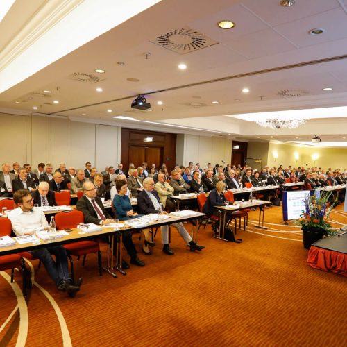 Rund 150 Vertreter der Mitgliedsunternehmen waren der Einladung zur Mitgliederversammlung nach Leipzig gefolgt.
Foto: Rohrleitungsbauverband