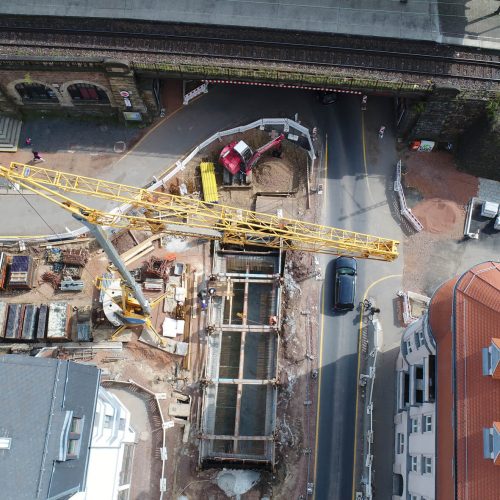 Im Rahmen des Neubaus eines Kreisverkehrs am Chemnitzer Südbahnhof wurde ein Regenüberlaufbauwerk im Bereich des vielbefahrenen Verkehrsknotenpunktes neu erstellt.
Foto: Media Agentur SAZINC | www.sazinc.de