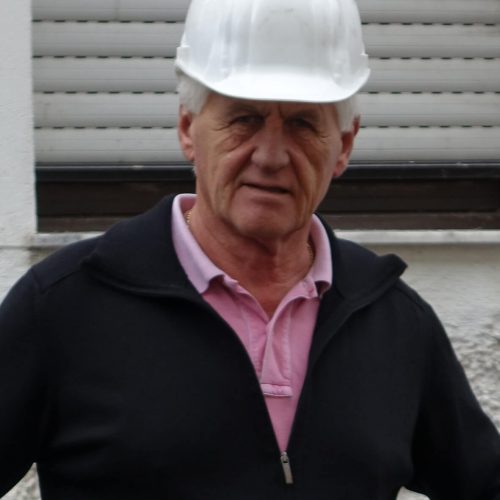 Ulli Flick, Bauleiter bei der Ingenieurgesellschaft Dr. Siekmann + Partner, ist mit dem Bauverlauf zufrieden. 
Foto: Gebr. Fasel Betonwerke GmbH