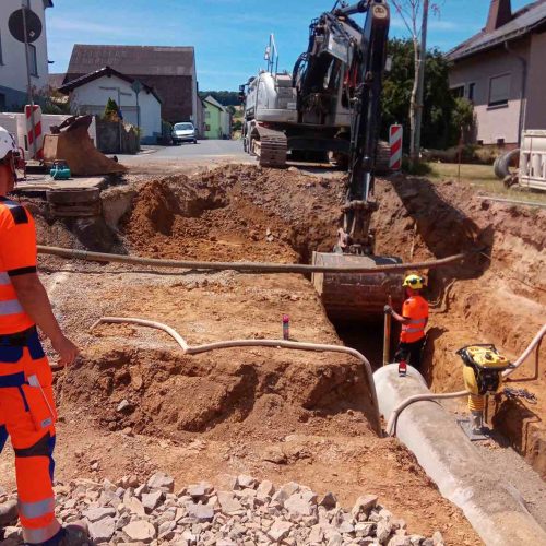 Nachhaltigkeit ist Trumpf bei der Sanierung der Infrastruktur in Mudershausen: Das gilt auch bei der Wahl des Kanalrohrsystems.
Foto: Abel & Weimar Straßen- und Tiefbau GmbH