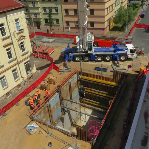 Baugrube XXL: Für die Sicherung der rund 13 Meter langen, 8 Meter breiten und 8,50 Meter tiefen Baugrube kam der Linearverbau zum Einsatz.
Foto: REIF Baugesellschaft