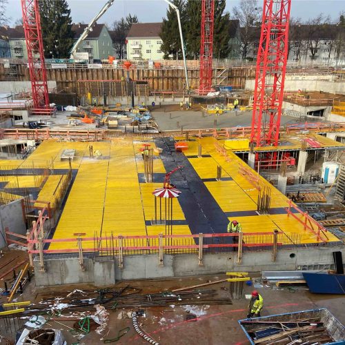 Bei dem Großprojekt an der Münchener Prinzregentenstraße kommen insgesamt 7.540 m2 der neuen Moduldeckenschalung ONADEK zu Einsatz.
Foto: ULMA Construction GmbH