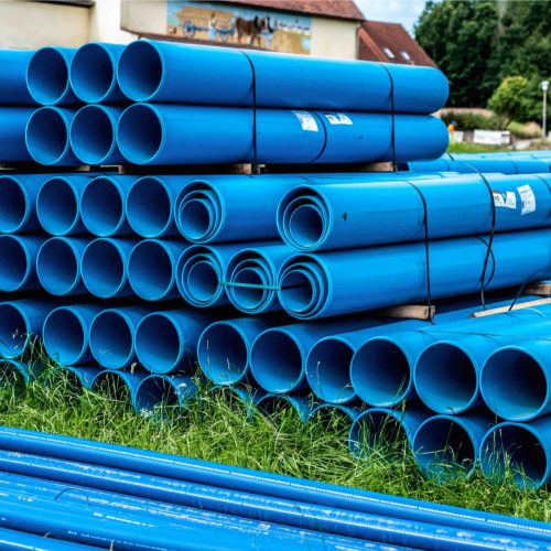Die blaue Farbe verrät bereits den Anwendungsbereich: Mit den HS®-Kanalrohren wurden Regenwasserkanäle in verschiedenen Gemeindeteilen von Leutershausen erneuert. Foto: Funke Kunststoffe GmbH