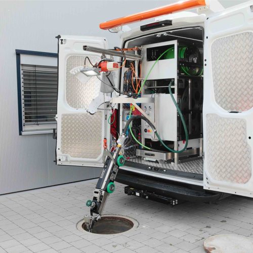 Die Zukunft ist elektrisch – auch im Bereich der Kanalrobotik: multifunktionale eMulti-Roboteranlage der Pipetronics GmbH & Co. KG mit eCutter EF 250. Foto: Pipetronics GmbH & Co. KG