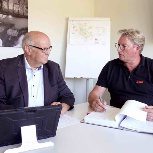 DSL-Geschäftsführer Frank Diederich (l.) im Gespräch mit Prüfingenieur Dipl.-Ing. (FH) Achim Böhne.
Foto: Güteschutz Kanalbau