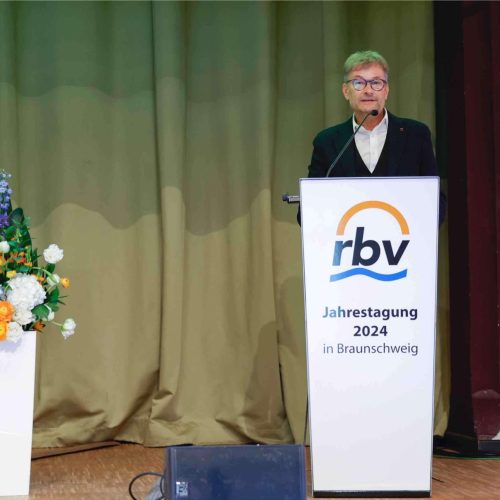 Einblick in die wirtschaftlichen Kennziffern des Verbandes gewährte rbv-Vizepräsident Dipl.-Ing. Andreas Burger.
Foto: rbv